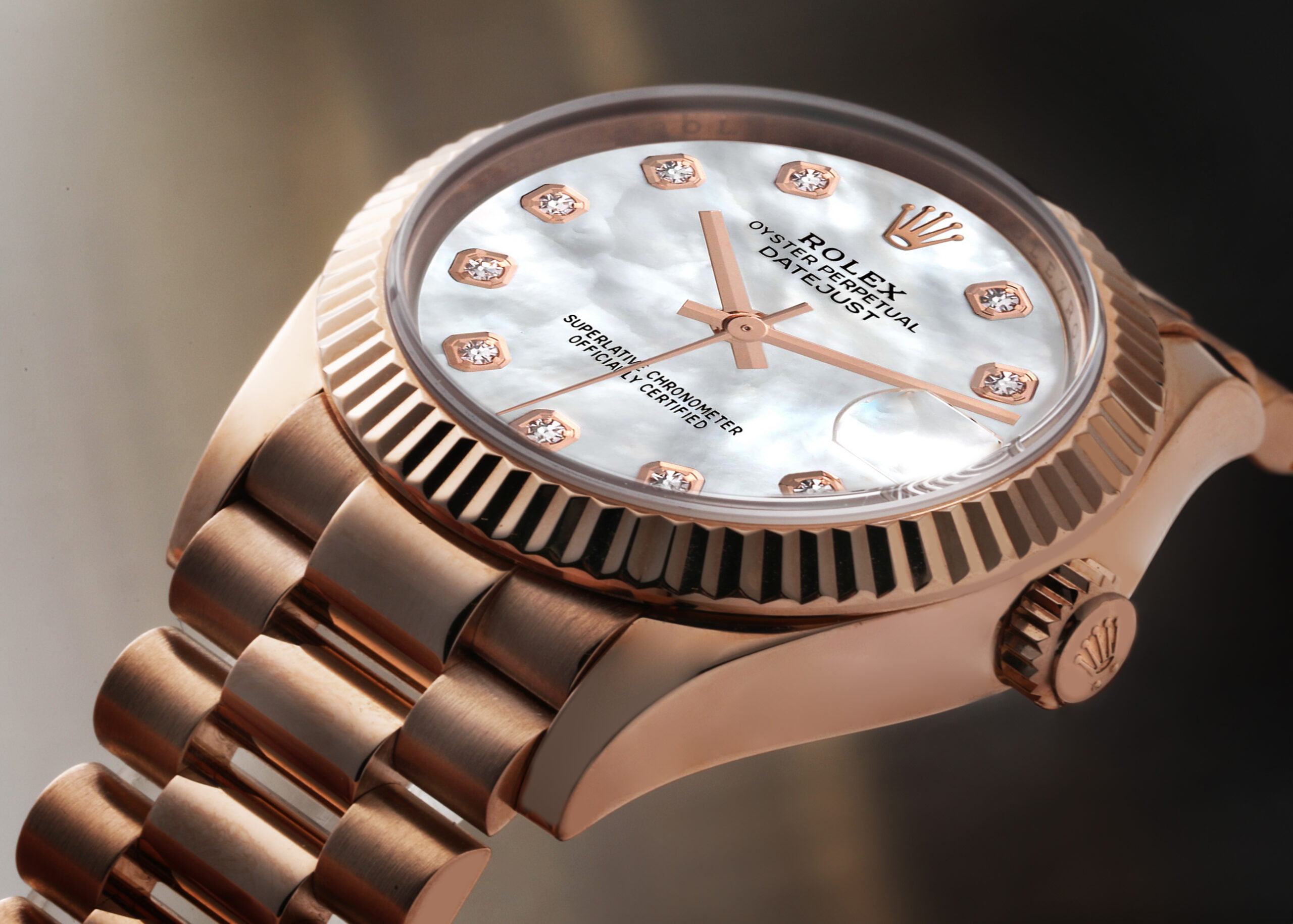 Everyday Elegance: Top Features for Women's Fashion Watches